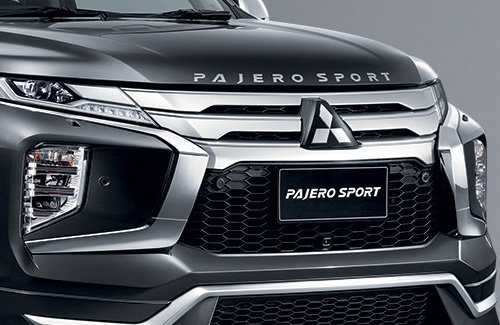Pajero Sport bonnet emblem in silver